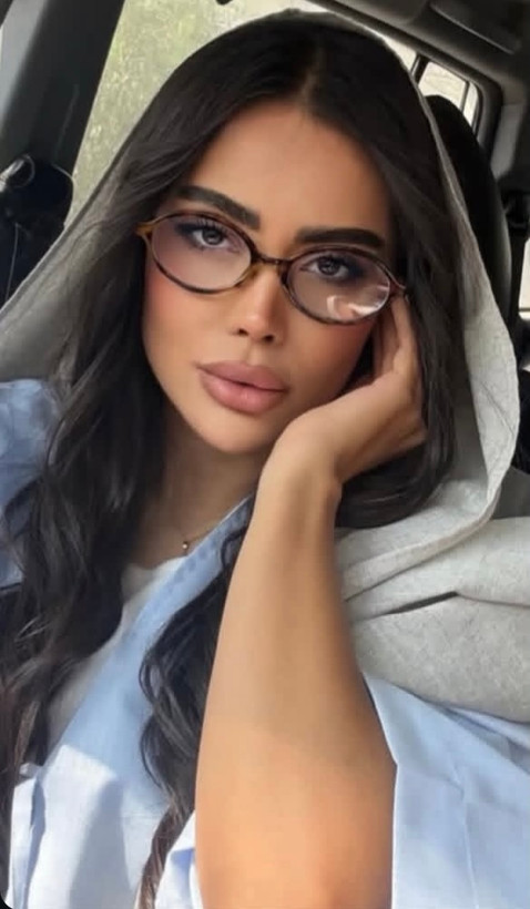 عینک بلوکات زنانه میومیو (Miu Miu) با فریم بیضی